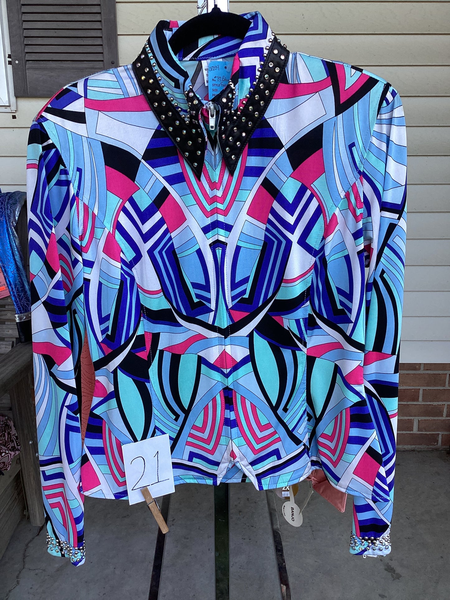 Women’s Large Show Shirt