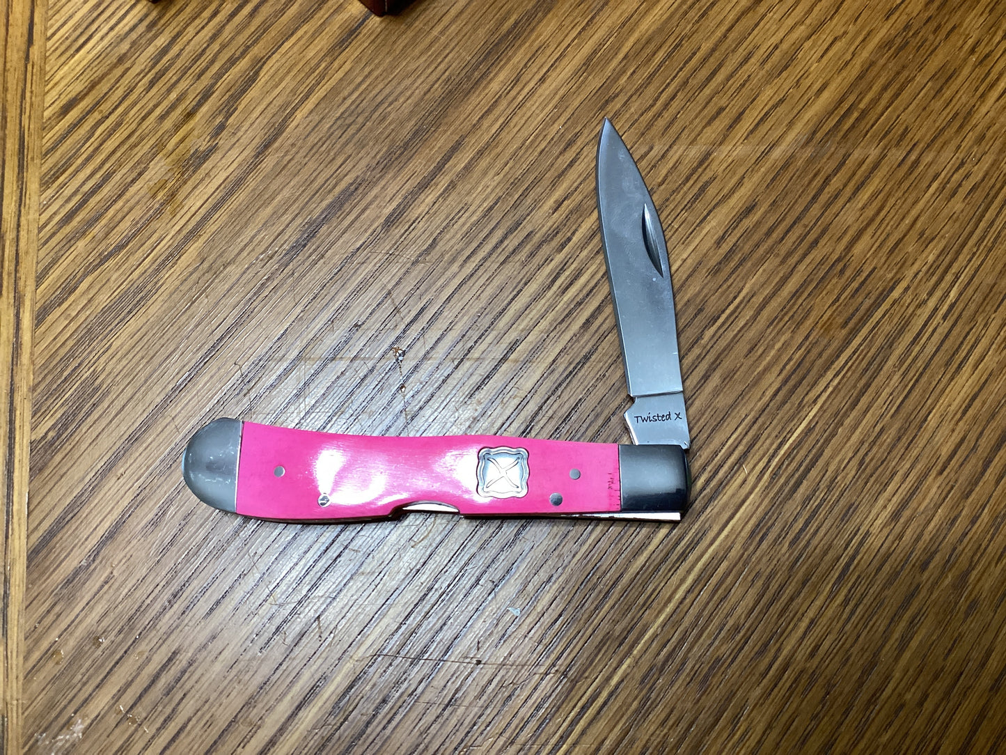 Twisted X Trapper Knife-Pink Bone