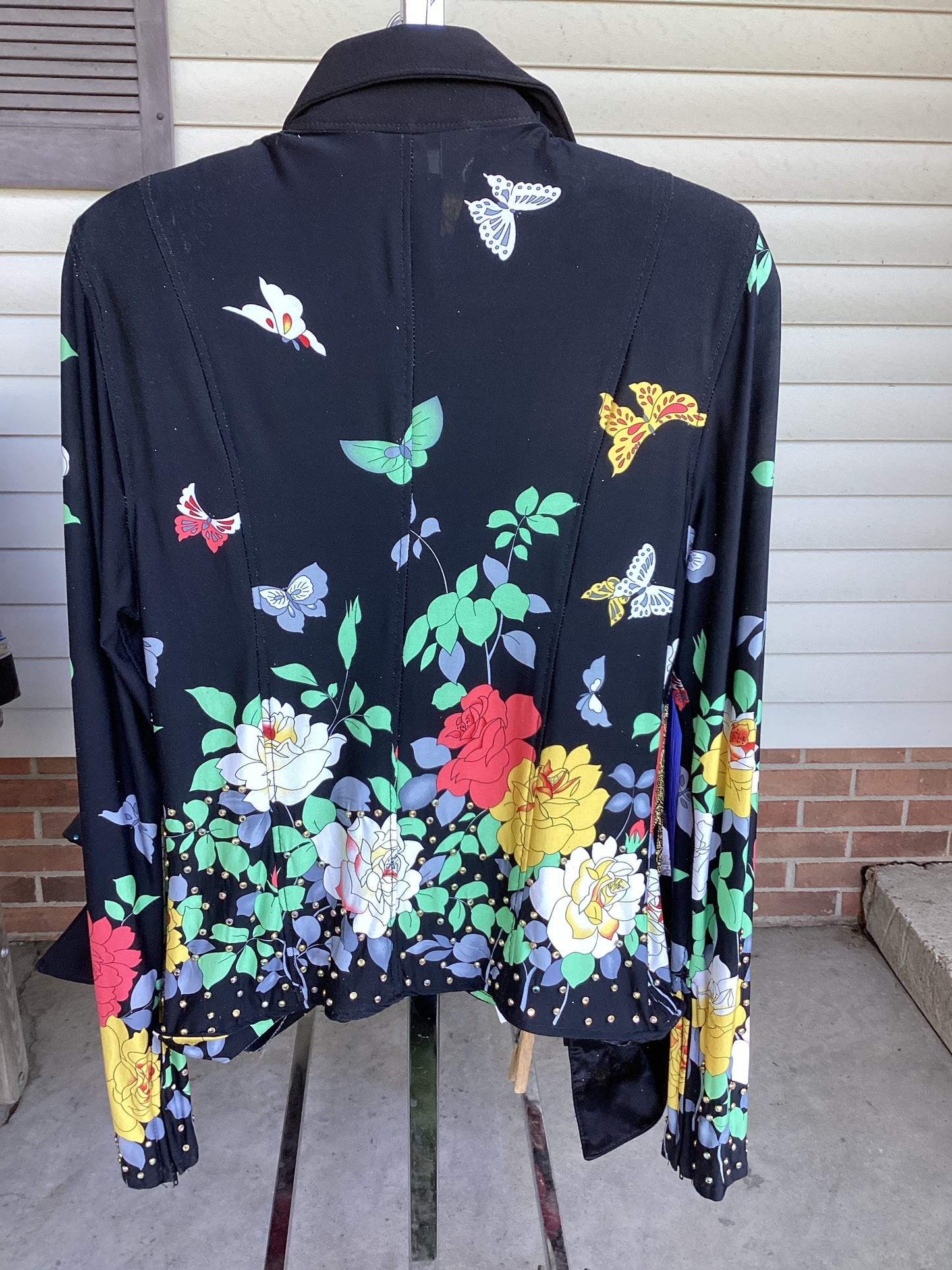 Women’s Large Show Shirt