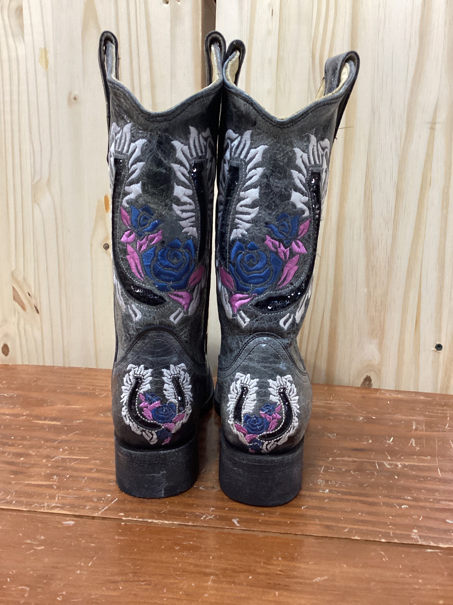 Corral Black Crater & Horseshoe Inlay
