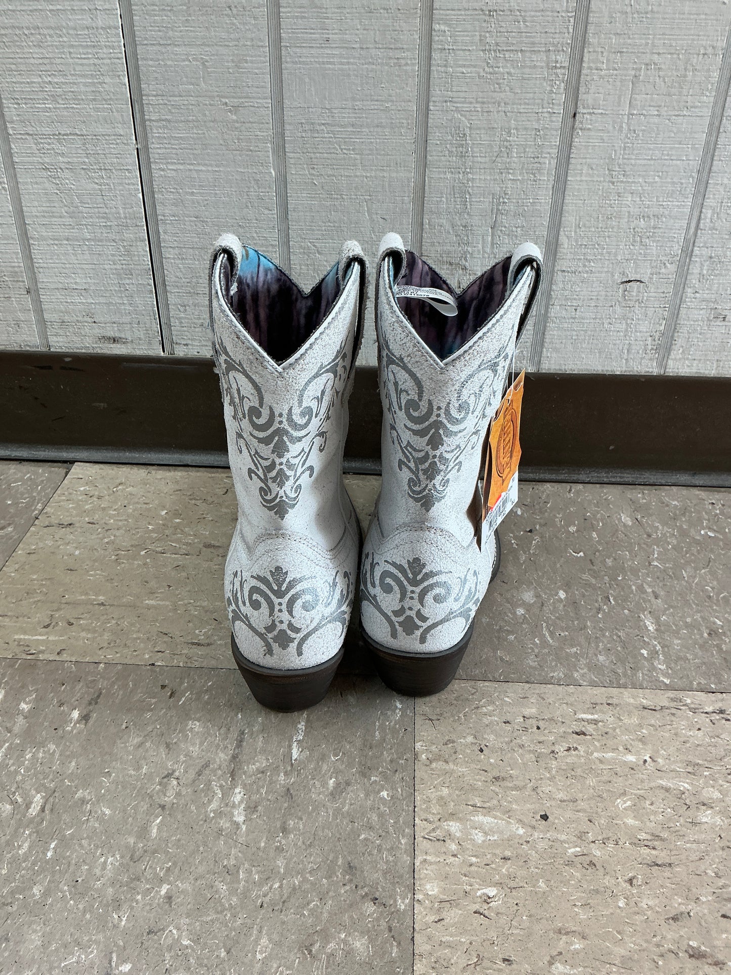 Laredo White With Silver Silk Screen-CLEARANCE