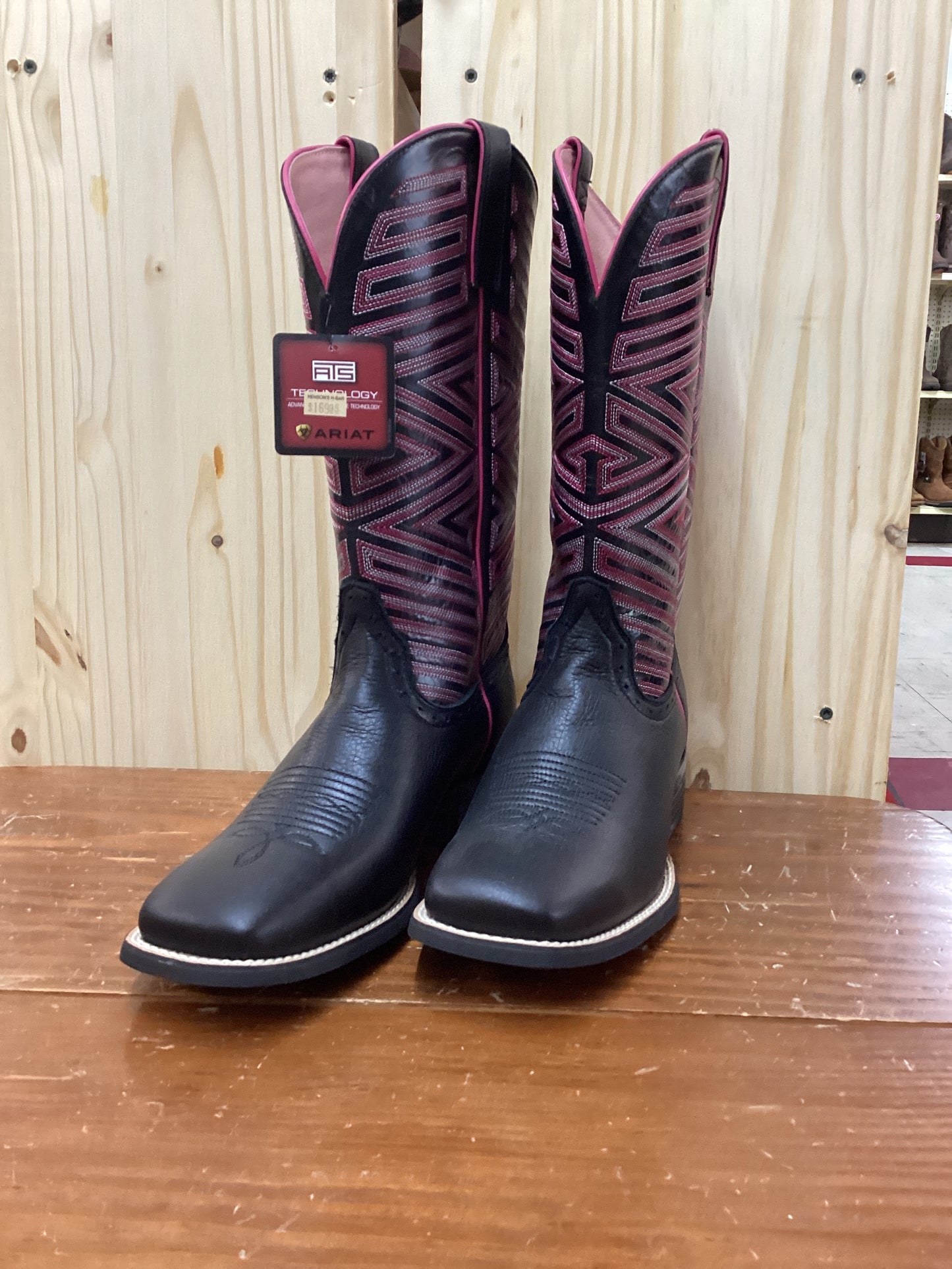 Ariat Outsider