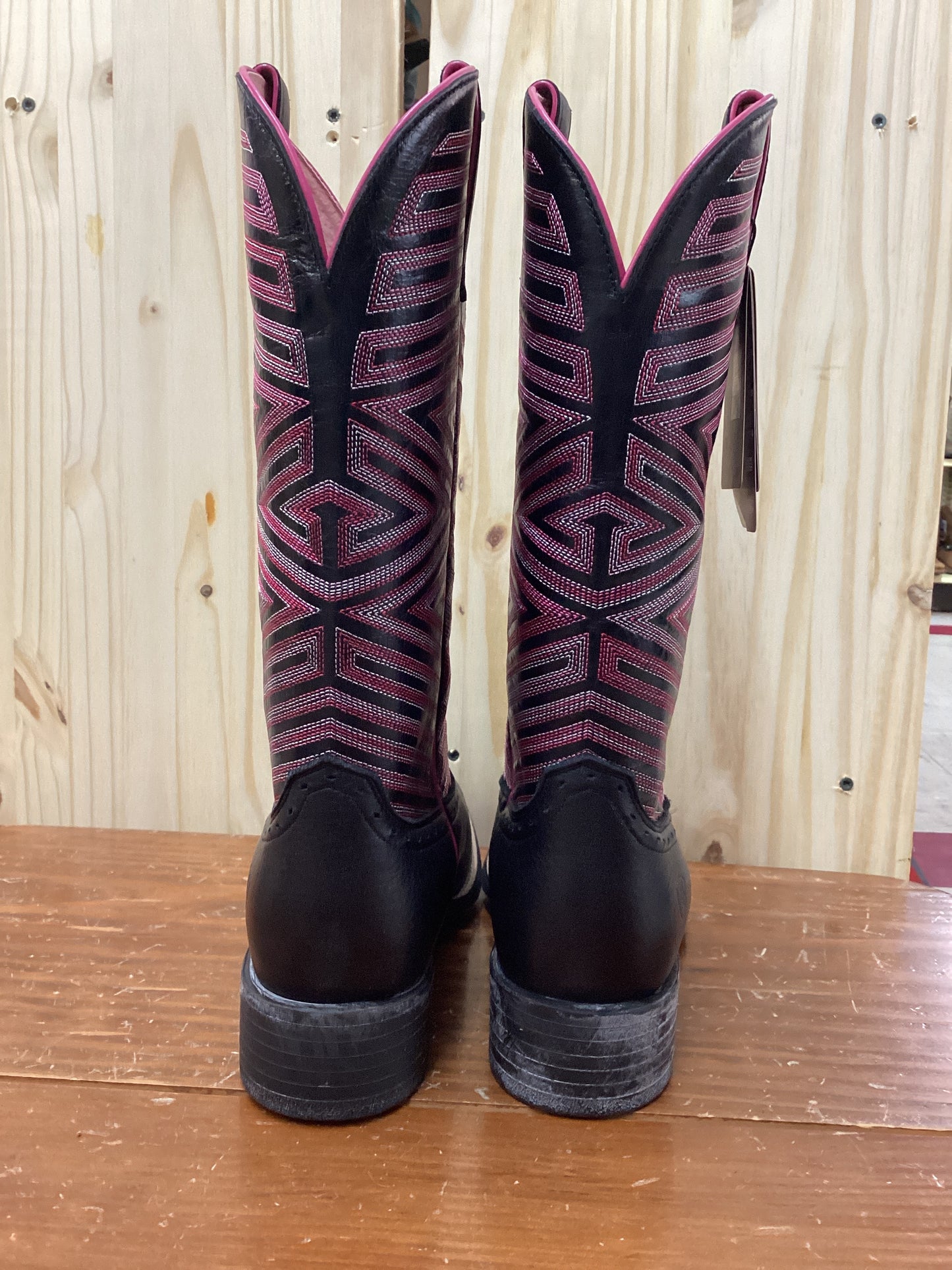 Ariat Outsider