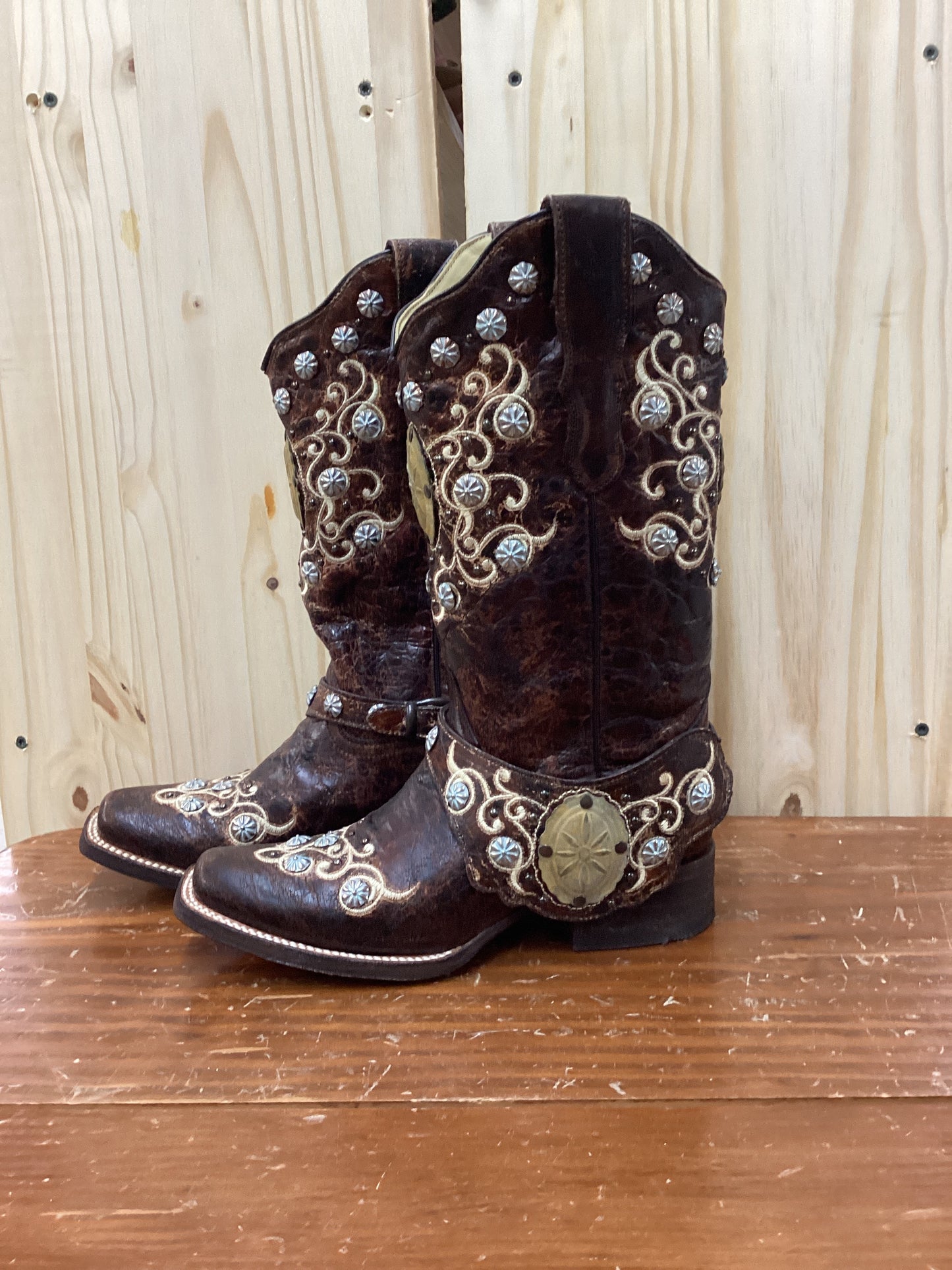 Corral Brown Concho & Side Harness