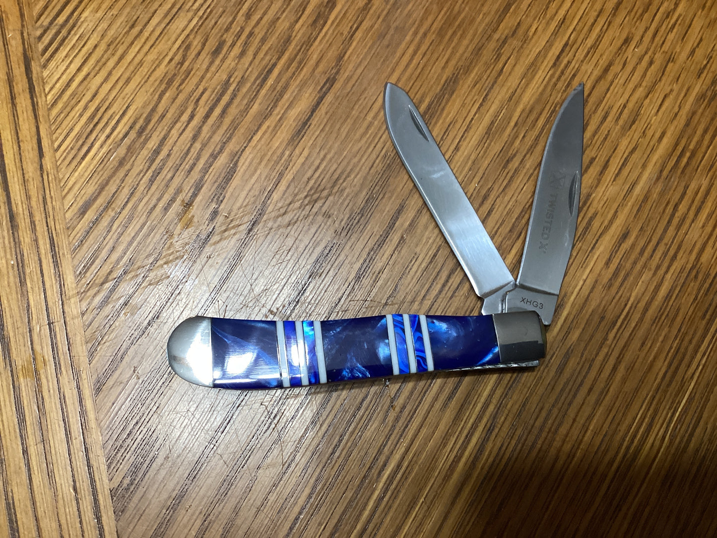 Twisted X Trapper Knife Blue with White Stripes