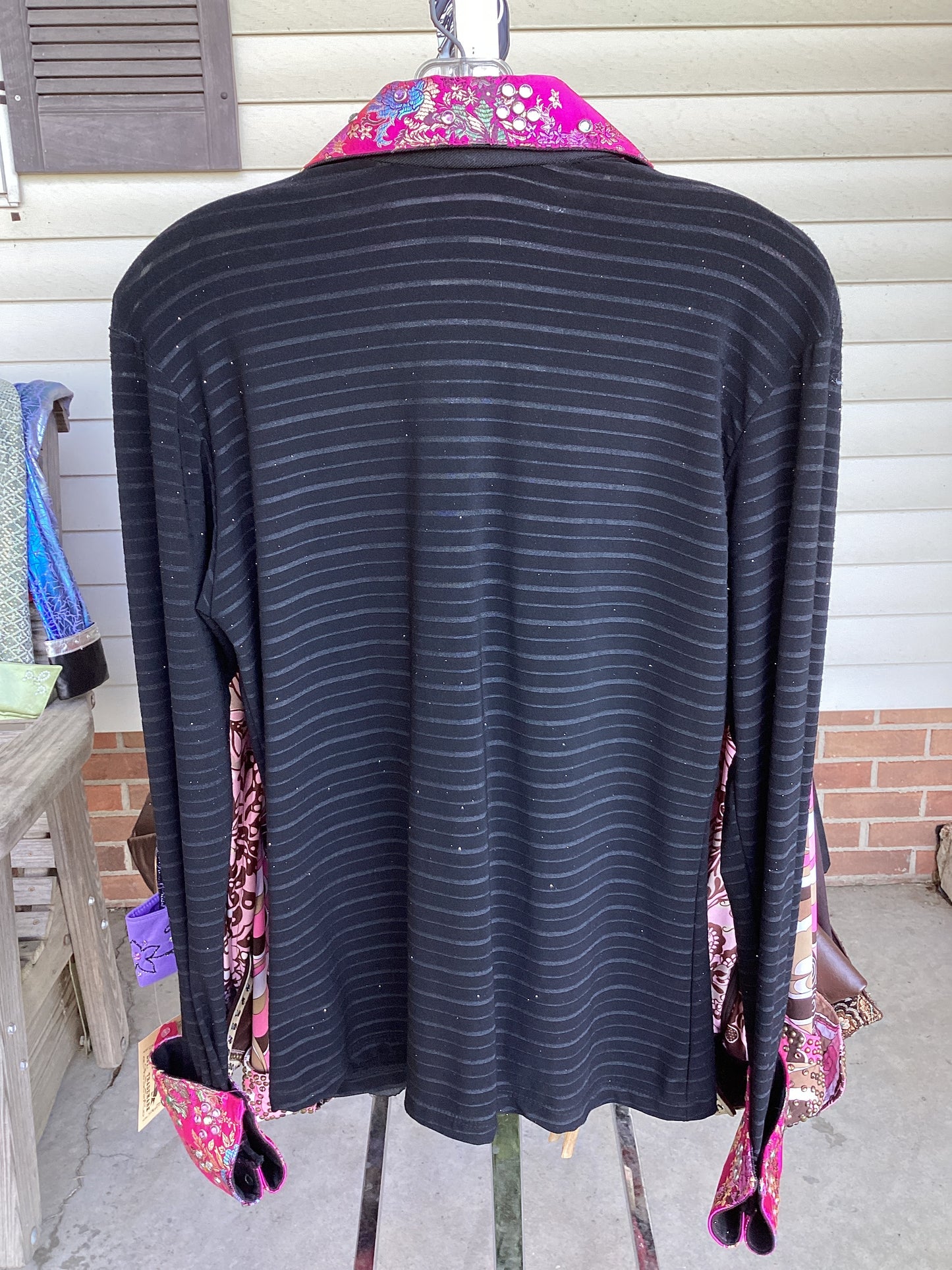 Women’s Large Show Shirt