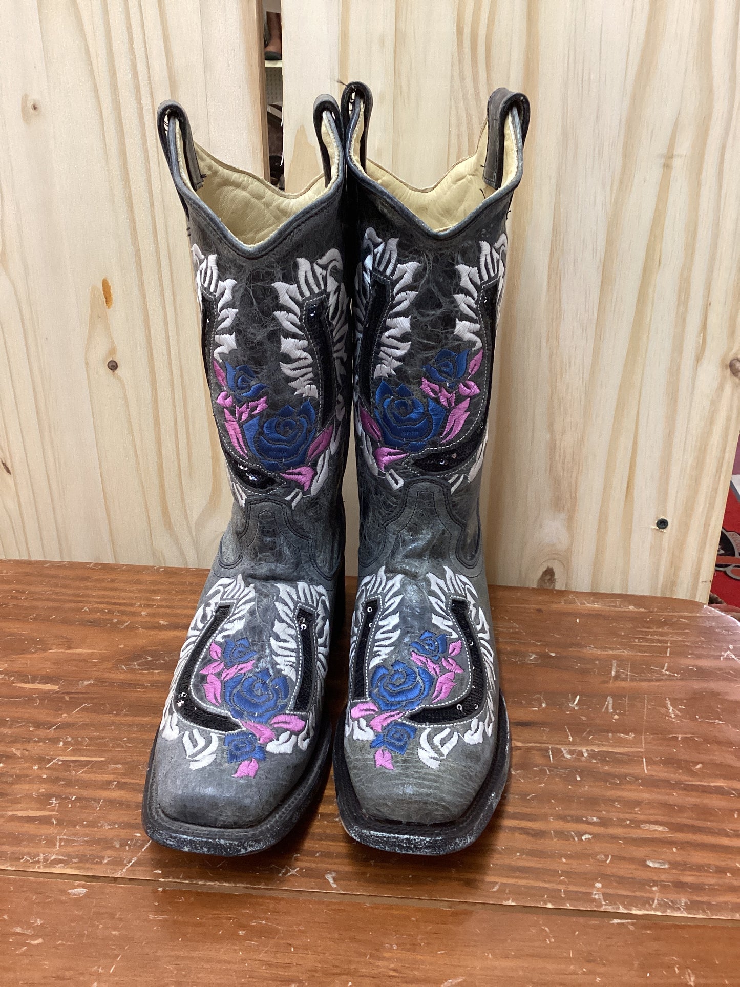 Corral Black Crater & Horseshoe Inlay