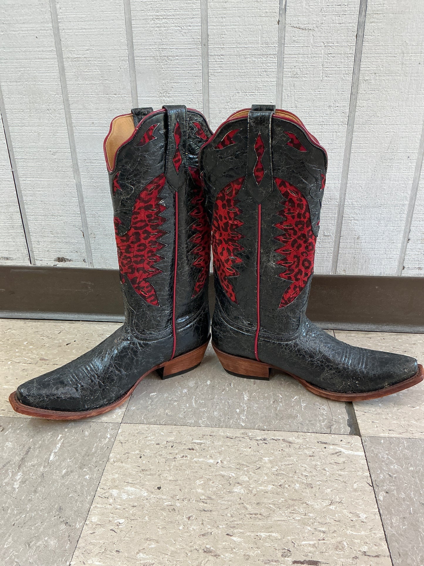 Johnny Ringo Barn Black and Red-CLEARANCE