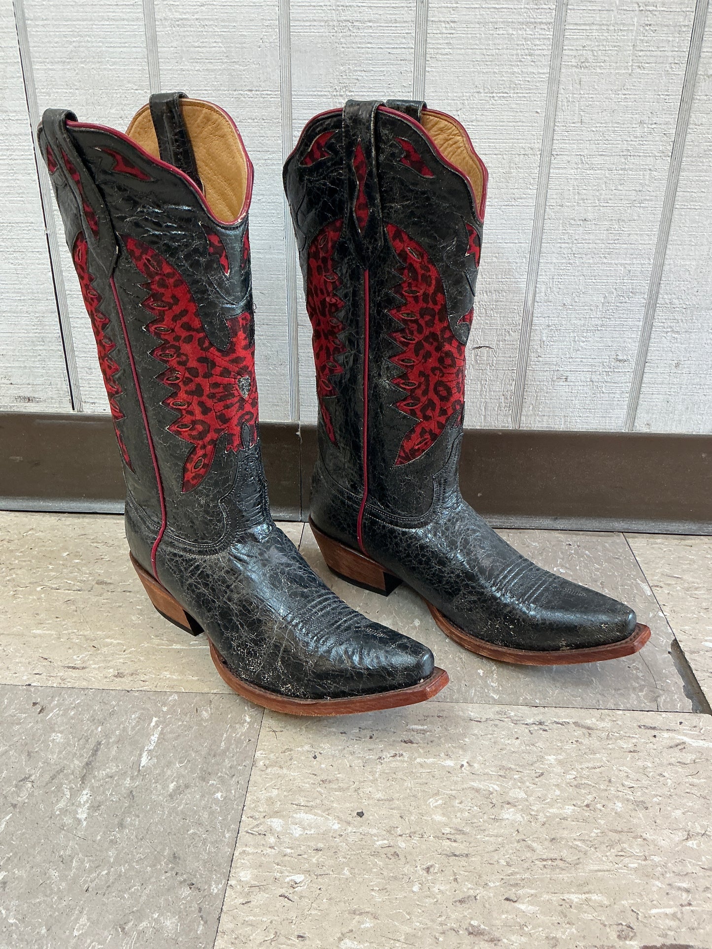 Johnny Ringo Barn Black and Red-CLEARANCE