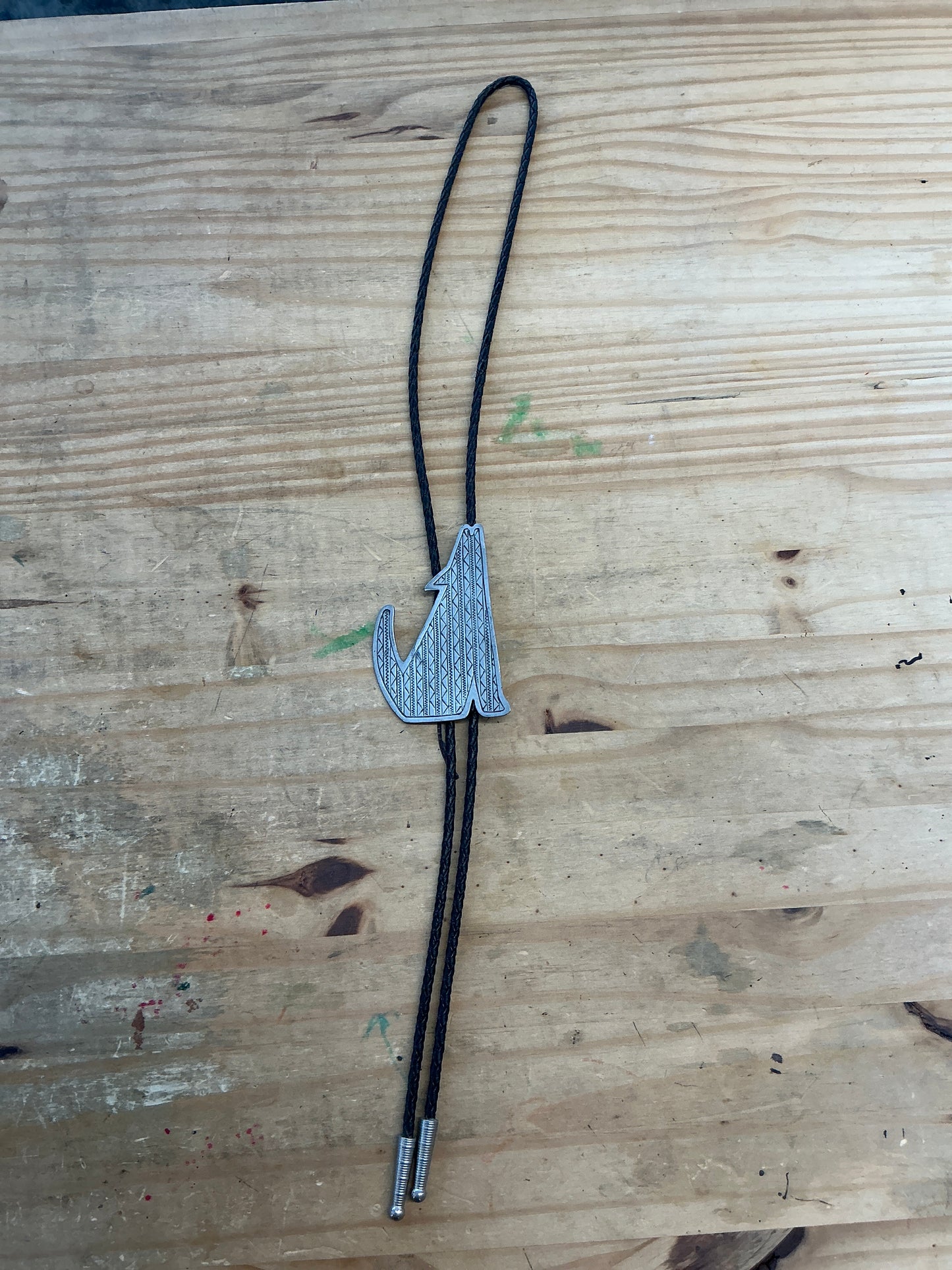 Howling At The Moon- Wolf Bolo