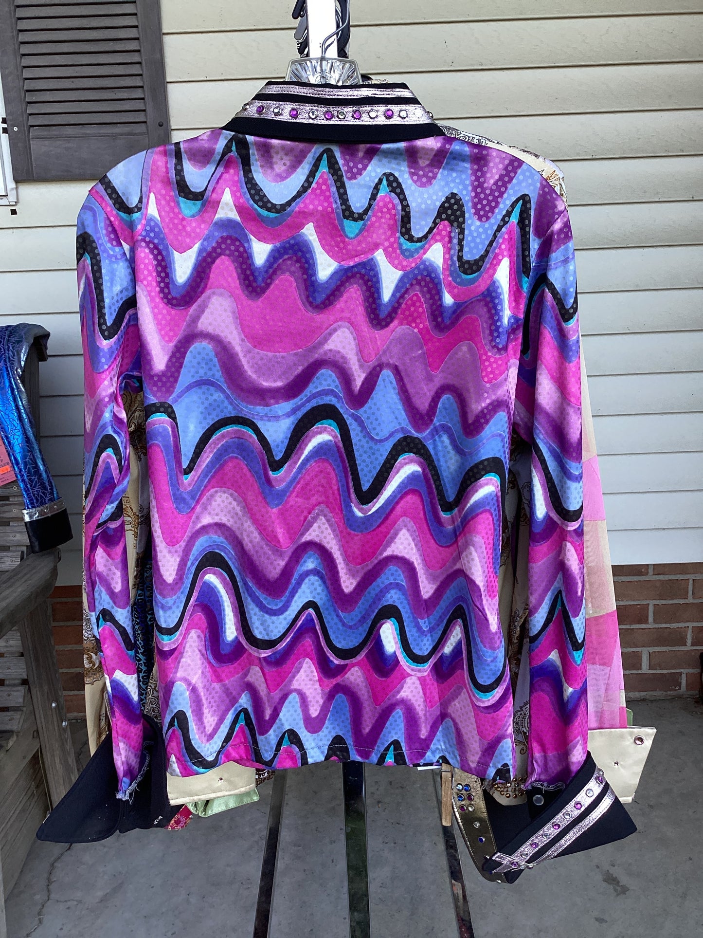 Women’s Large Show Shirt
