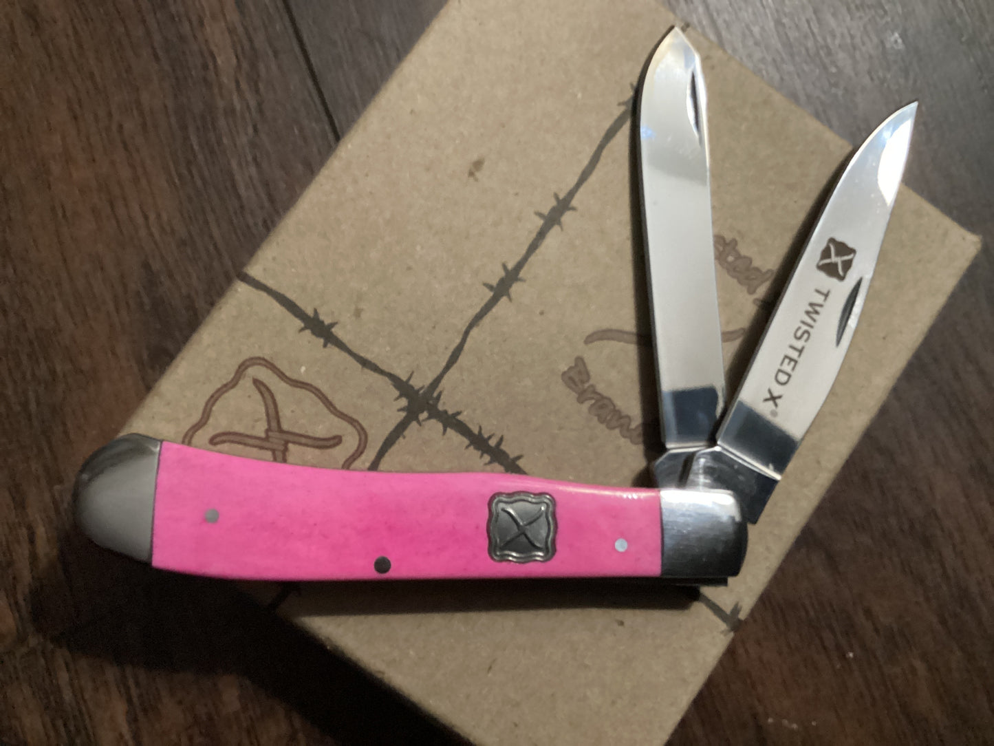Pink Trapper Knife by Twisted X