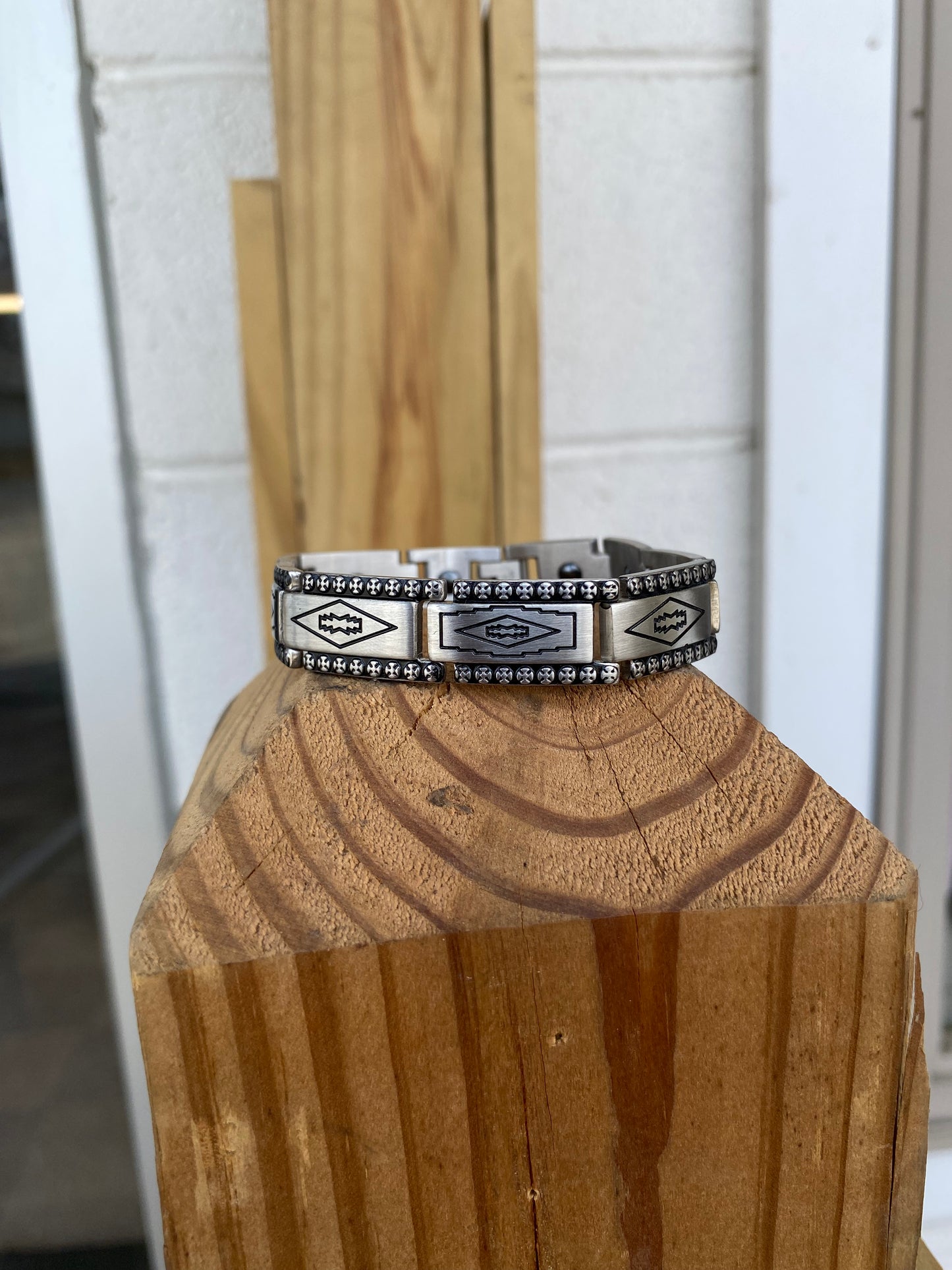 Montana Silversmith Men’s Magnetic Bracelet
