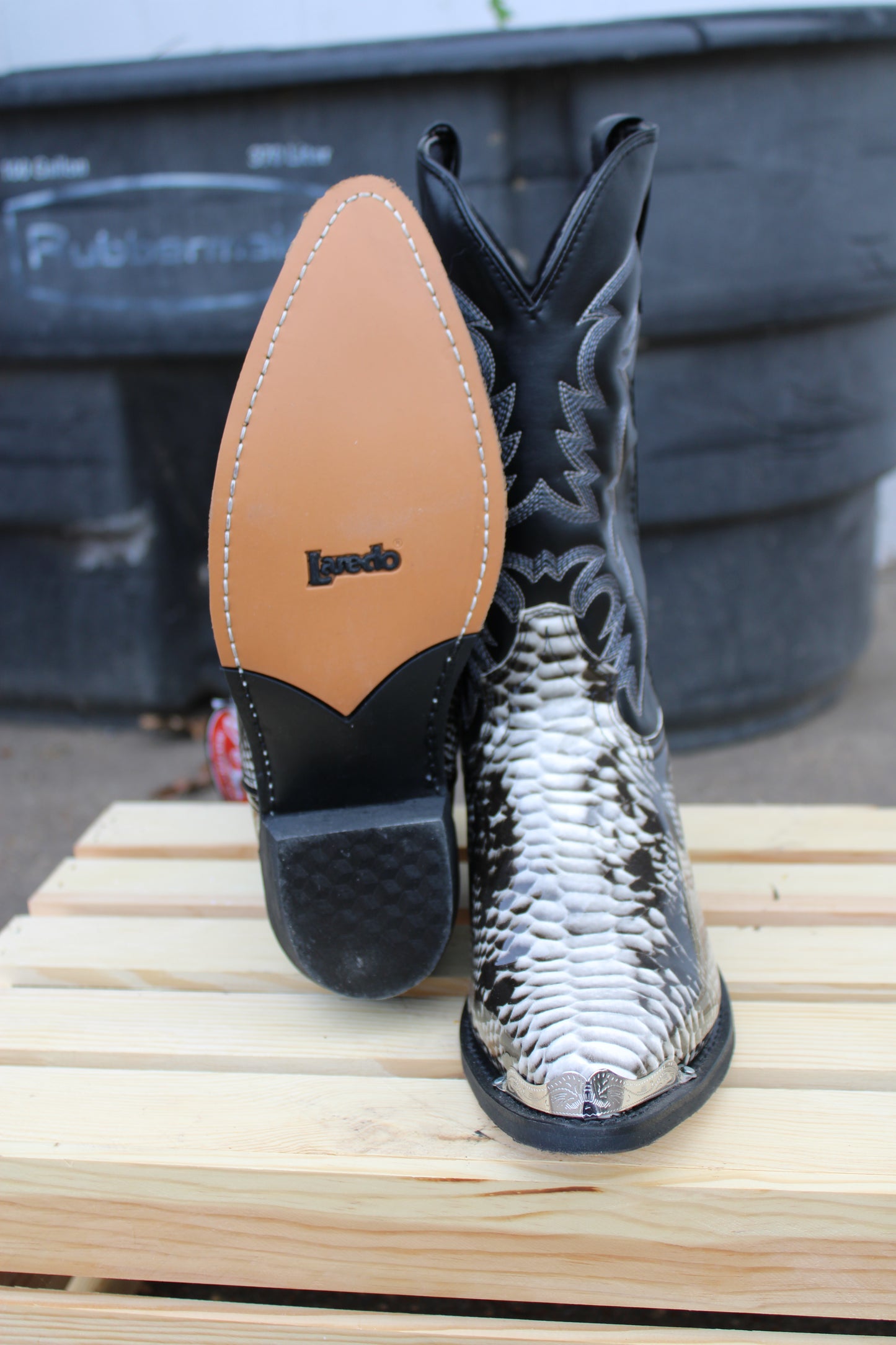 Laredo-Black & White Snake Print