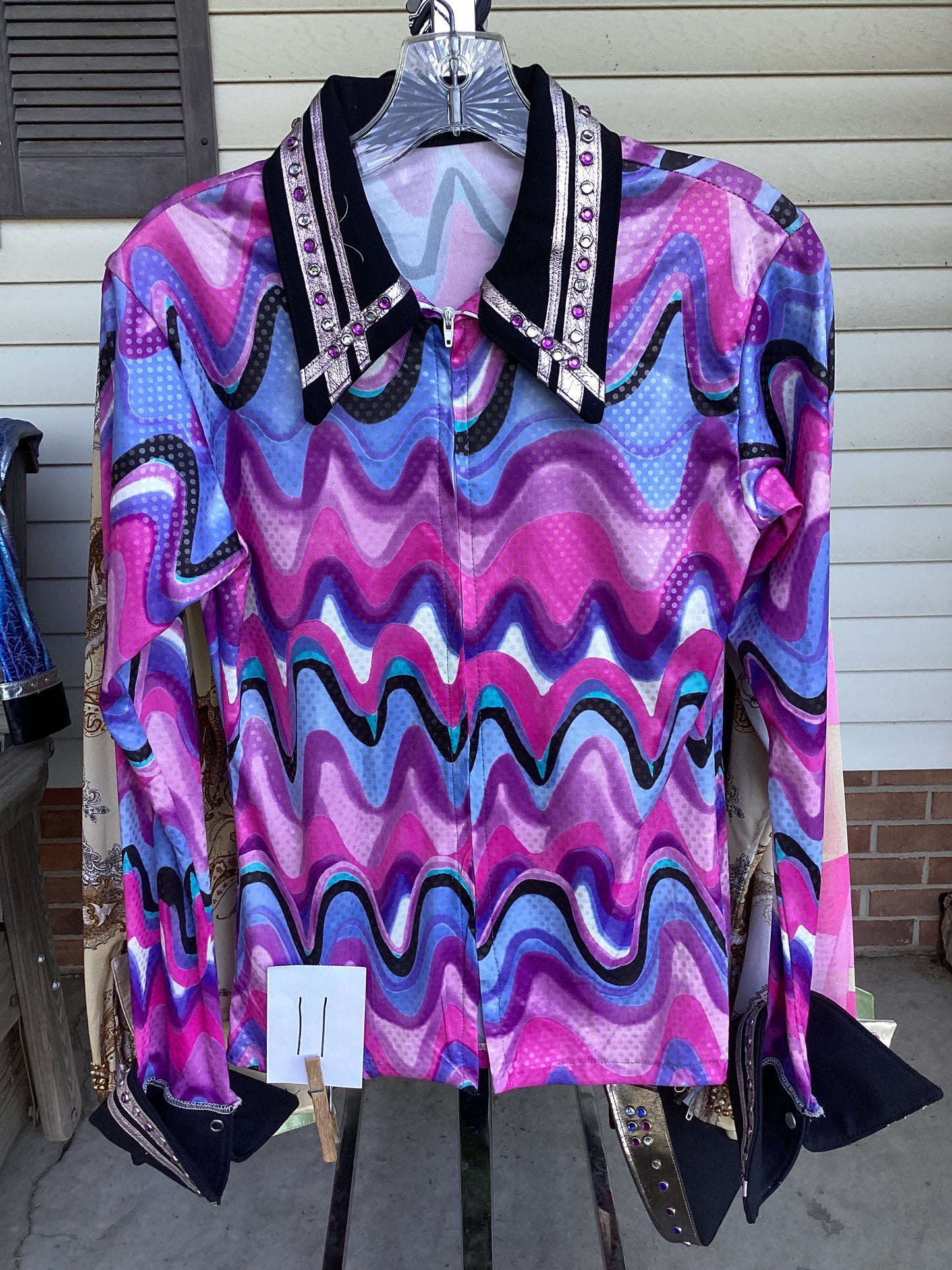 Women’s Large Show Shirt