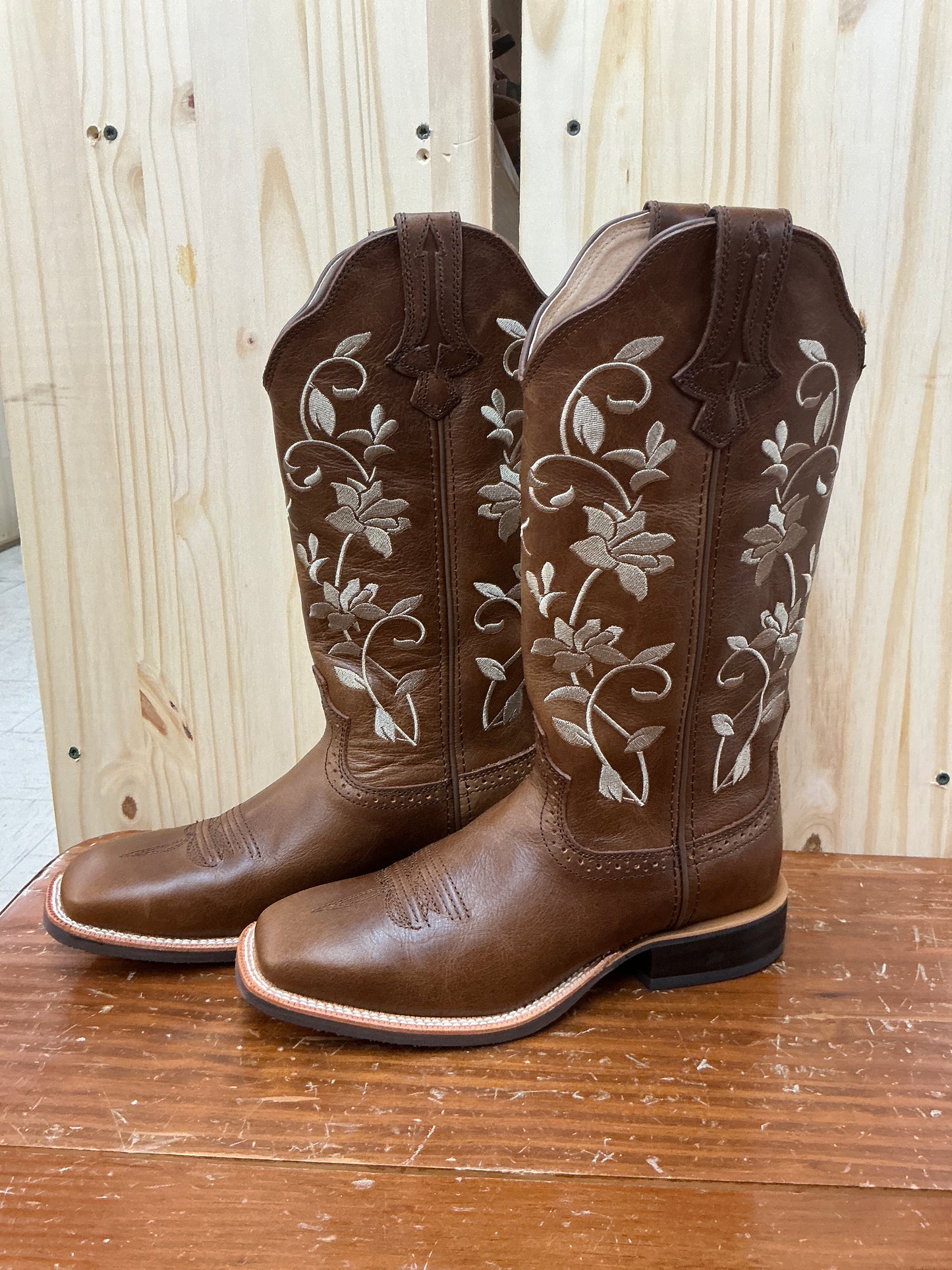 Twisted X 13” Women’s Ruff Stock Oiled Bomber & Flowers