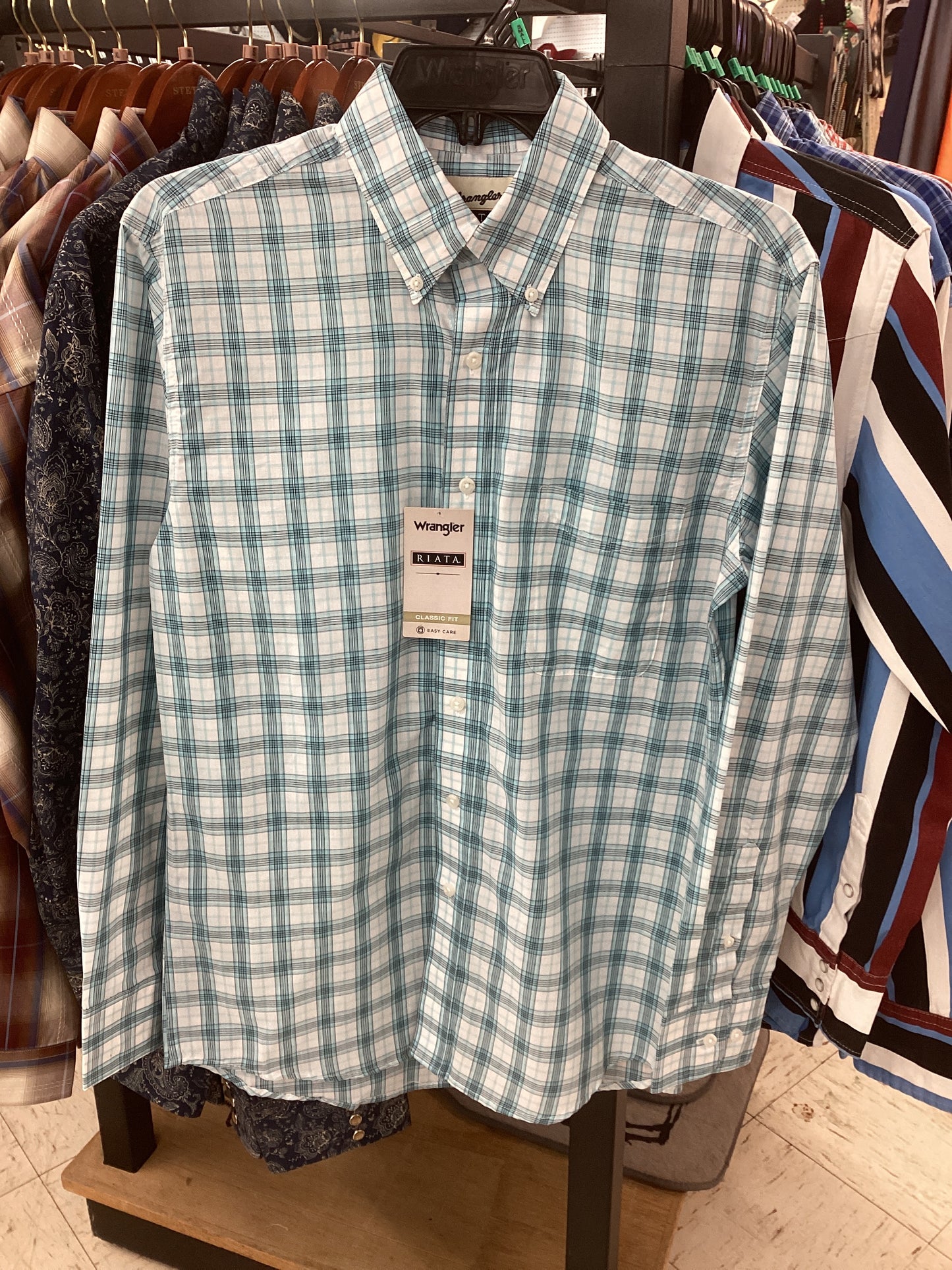 Wrangler Men’s Riata Long Sleeve Button Up