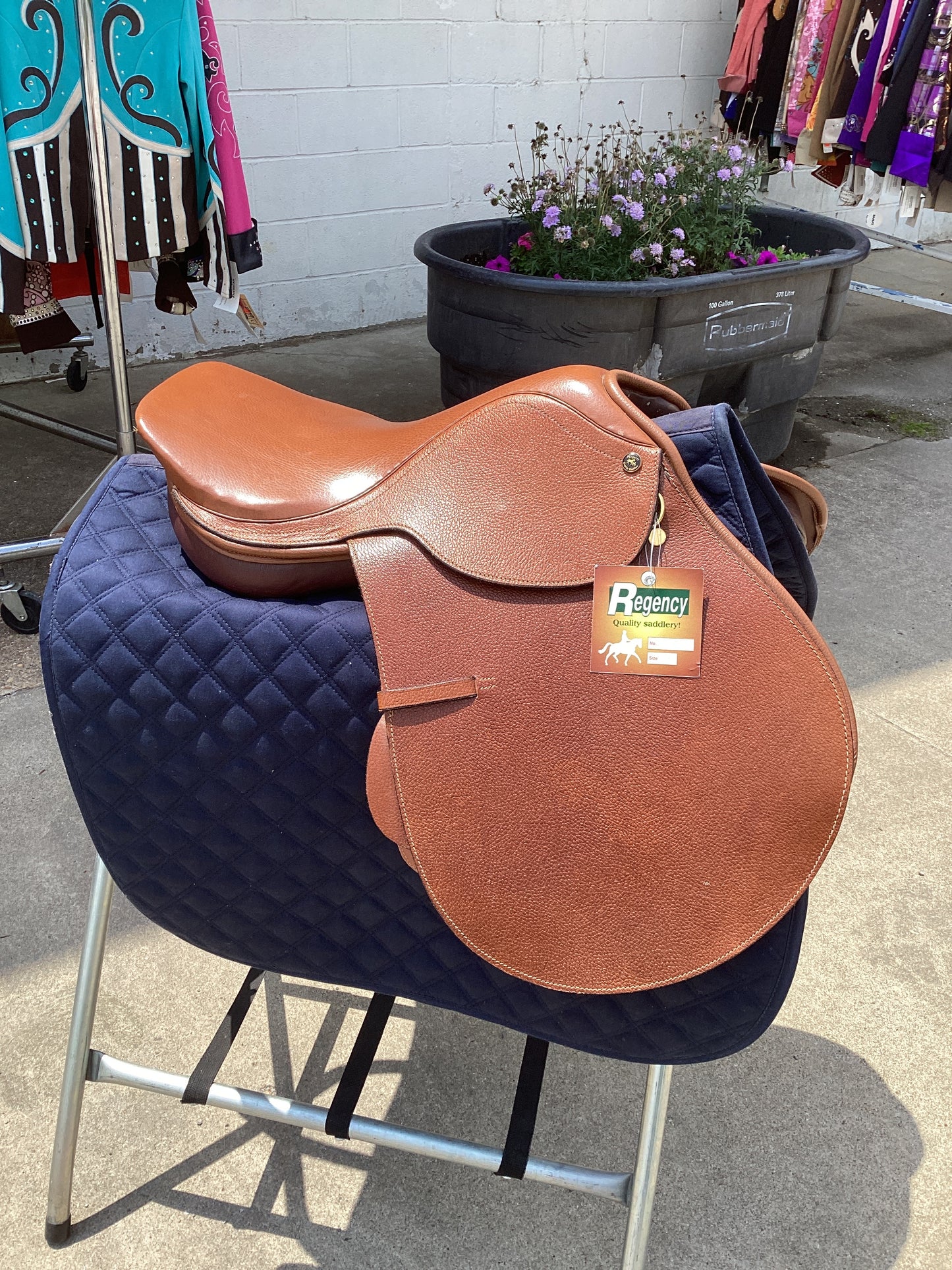 Regency close contact saddle
