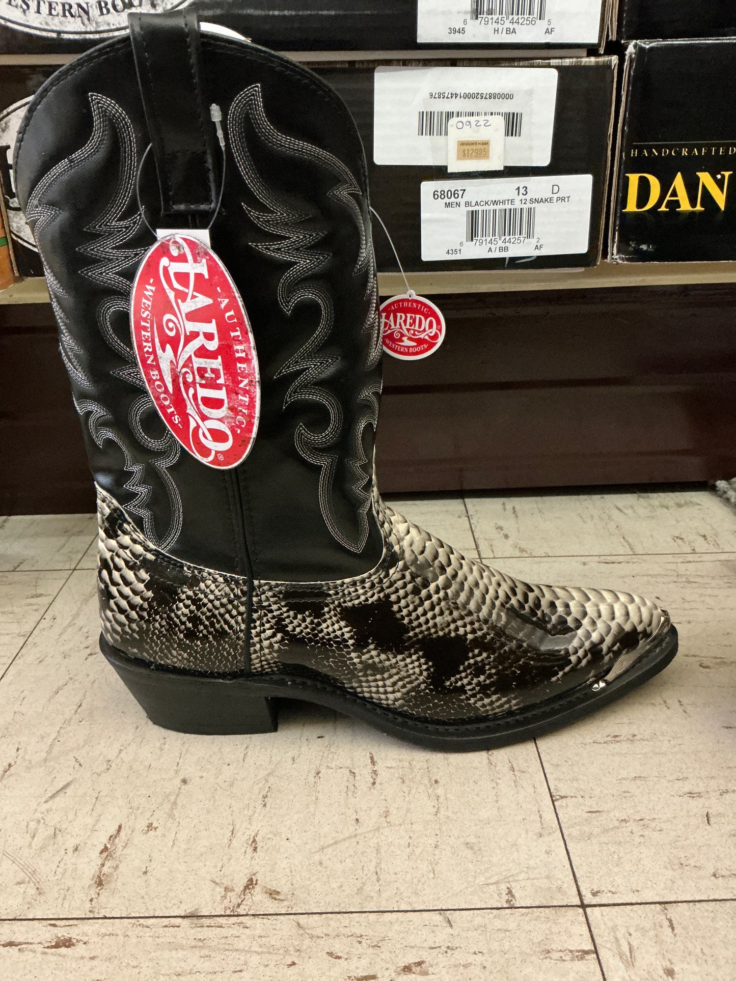 Laredo 68067 Black & White Snake Print