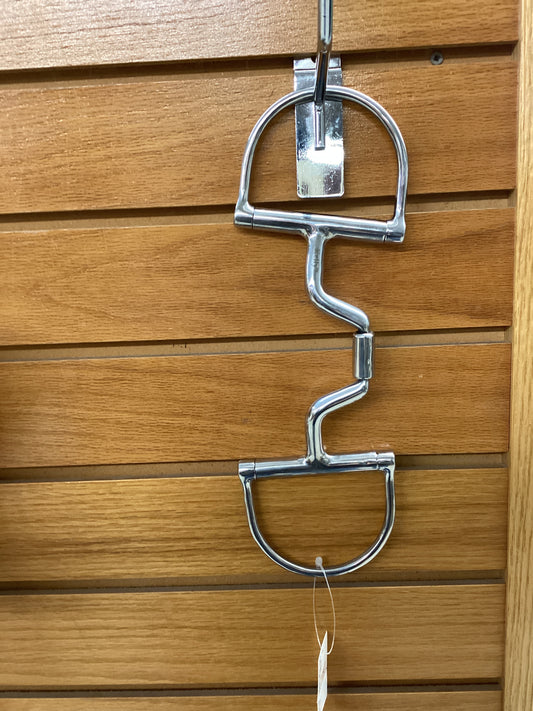 Twisted mouth D ring bit