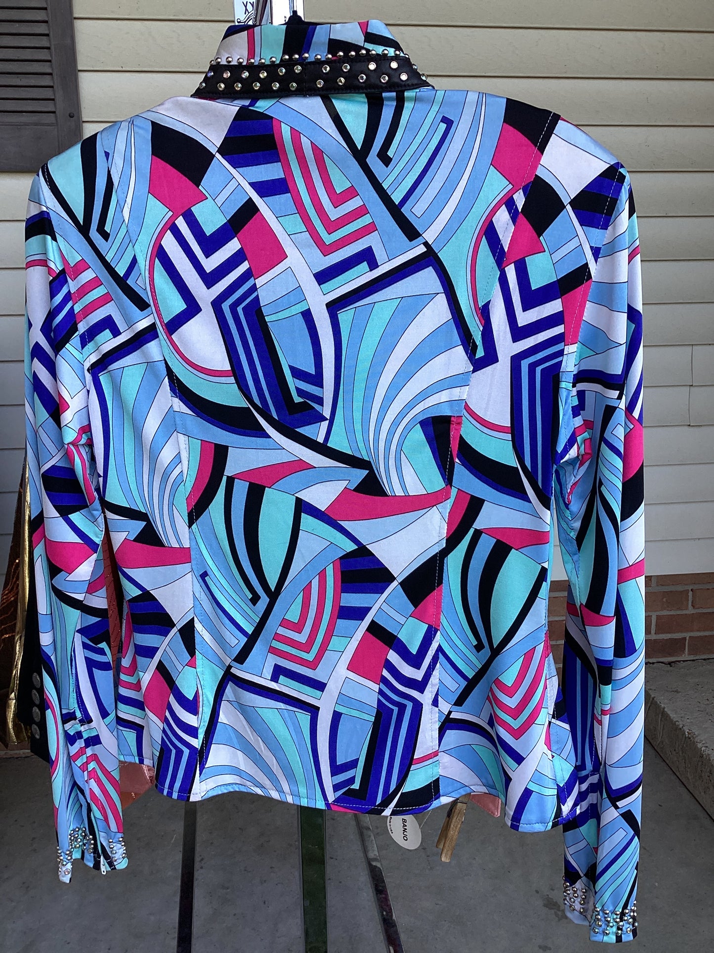Women’s Large Show Shirt