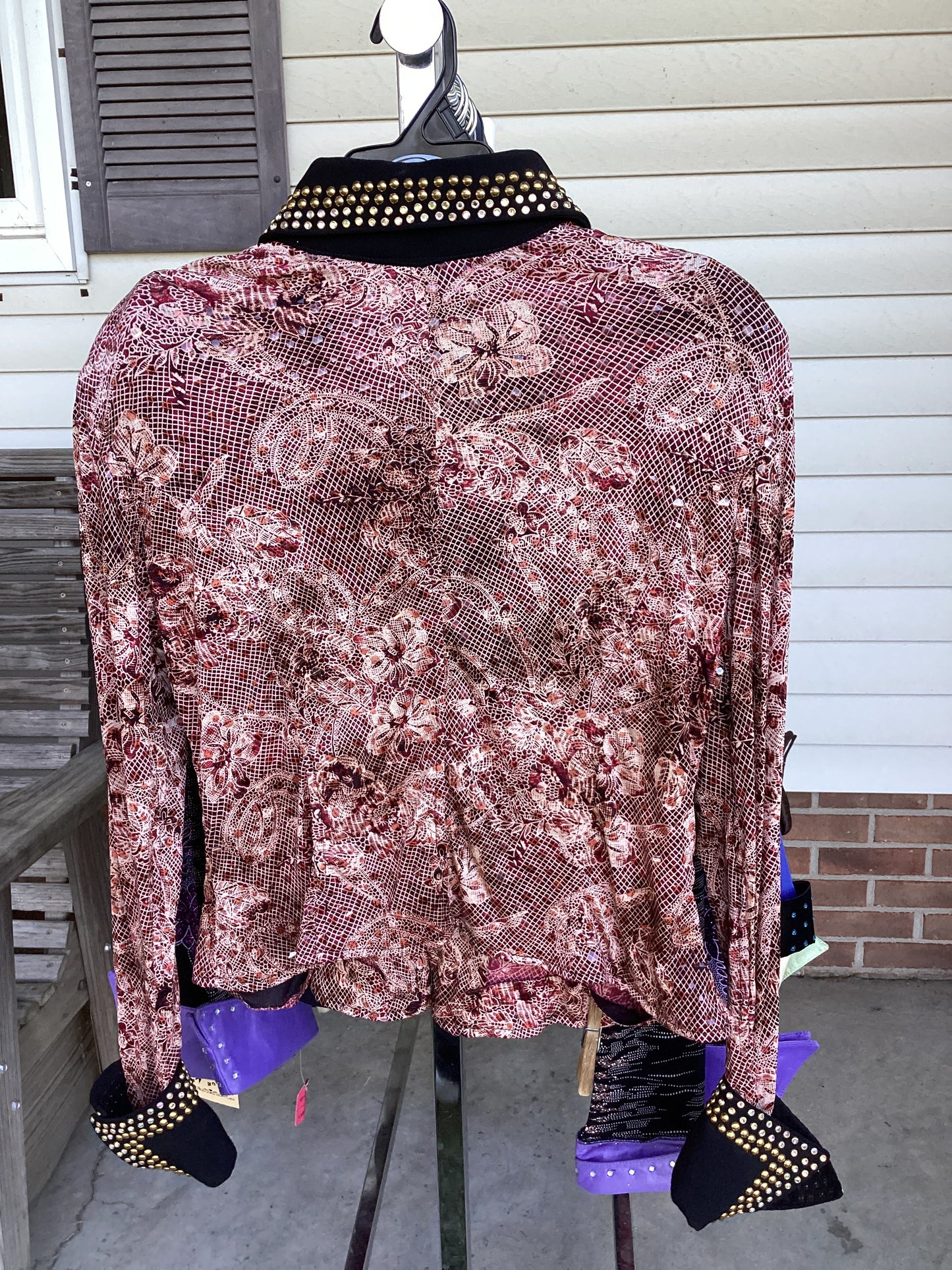 Women’s Large Show Shirt