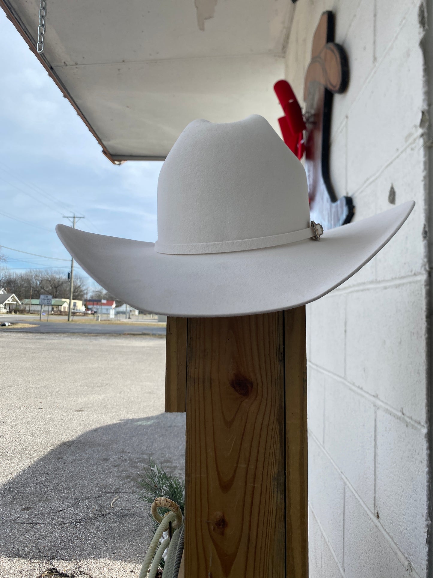 Serratelli Las Cruces White Felt