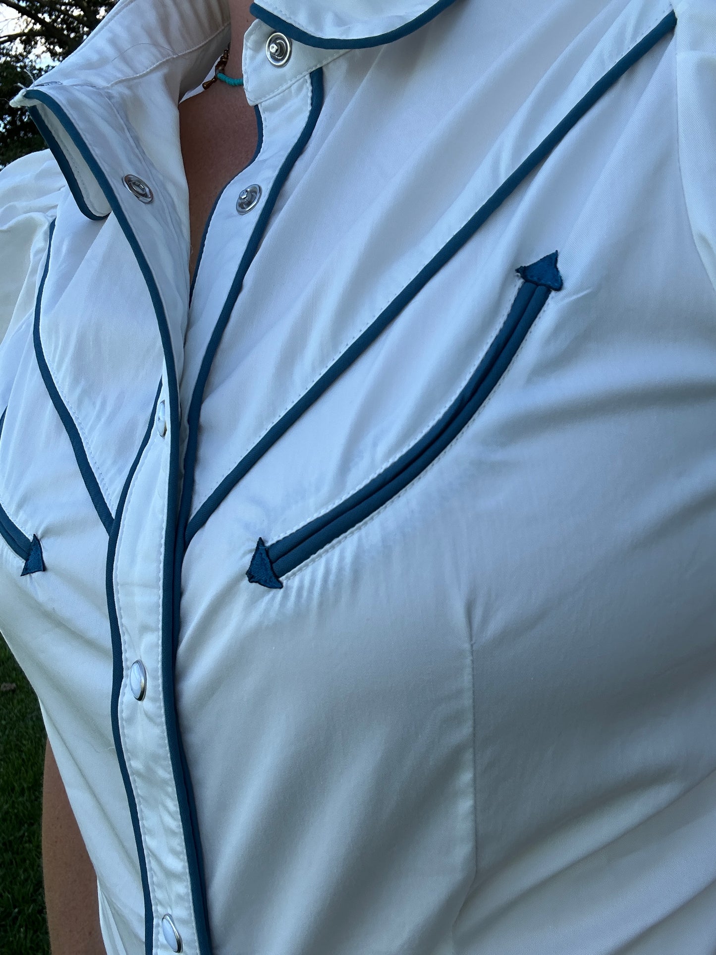 Retro Cowgirl Pearl Snap Puff Sleeve Top- White & Teal