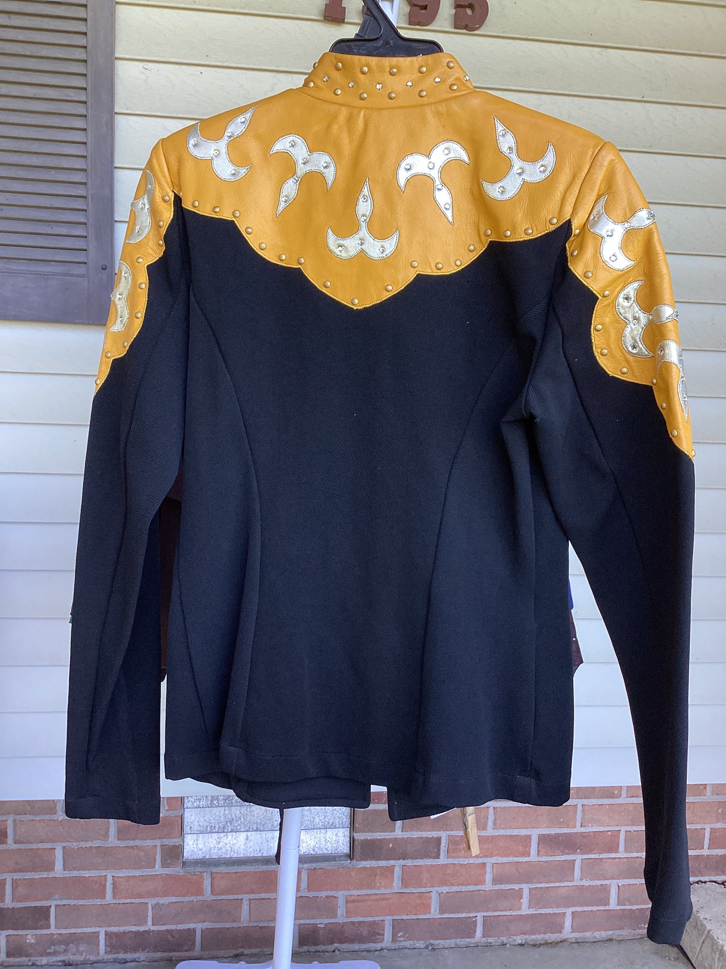 Show Blouses & Jackets-Medium
