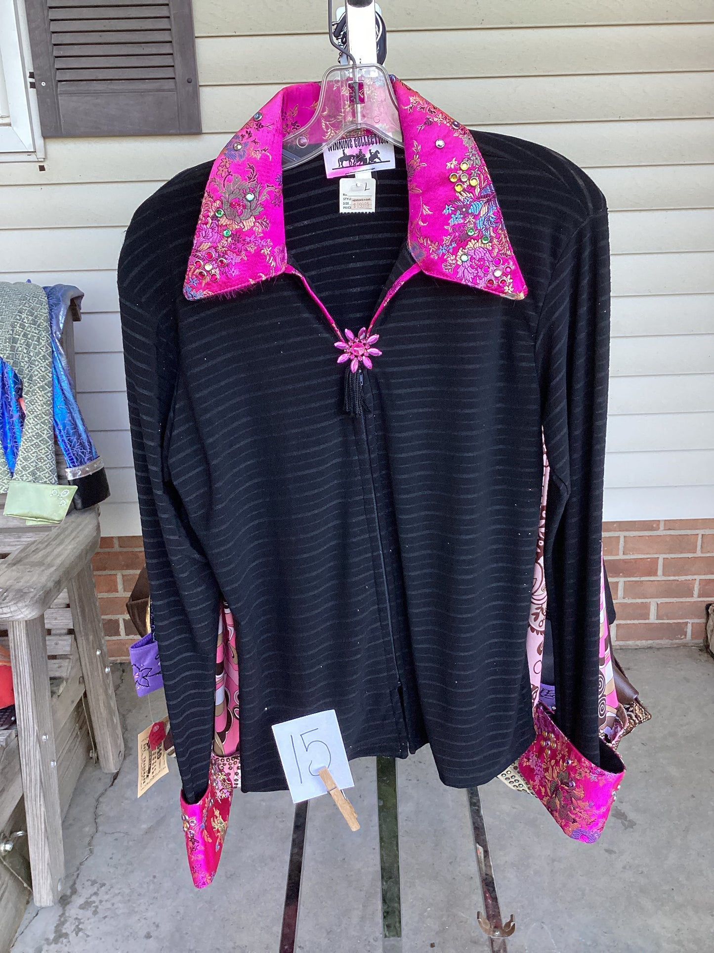 Women’s Large Show Shirt