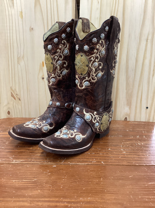 Corral Brown Concho & Side Harness