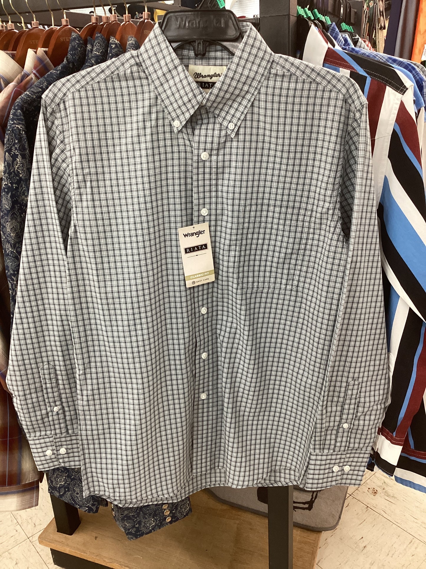 Wrangler Men’s Riata Long Sleeve Button Up