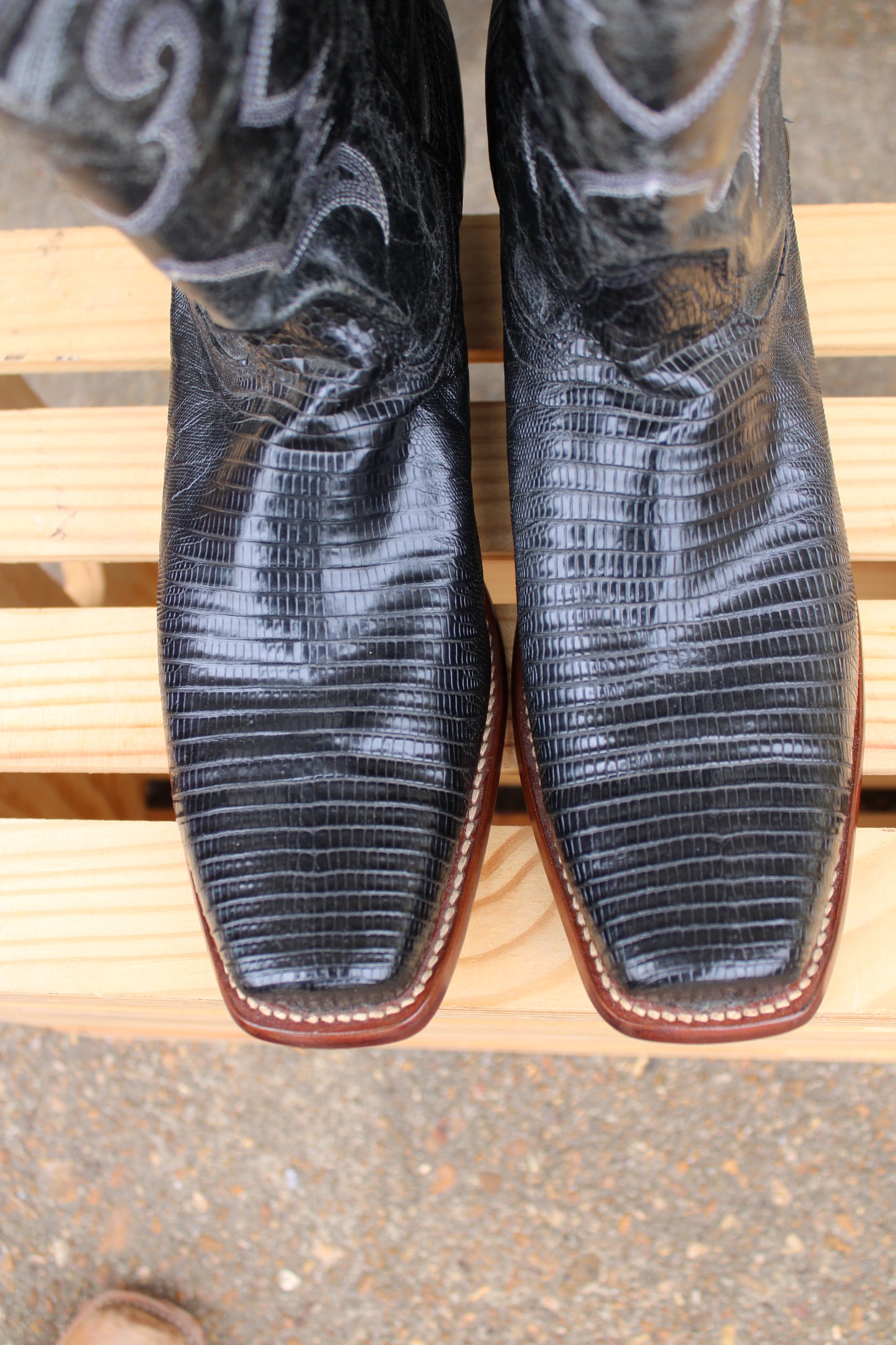 Corral Boots- Black Lizard Cutter Toe