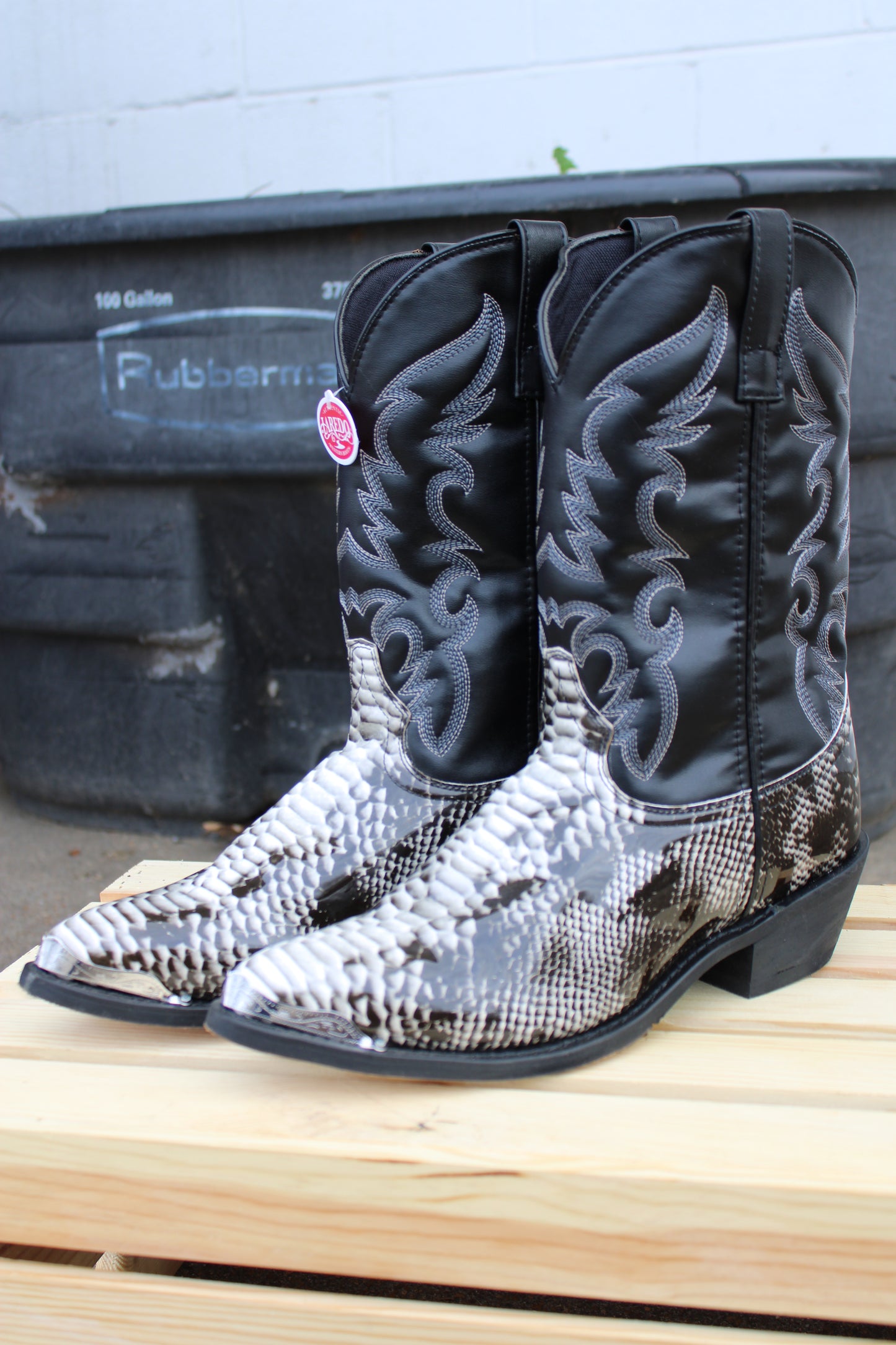 Laredo-Black & White Snake Print