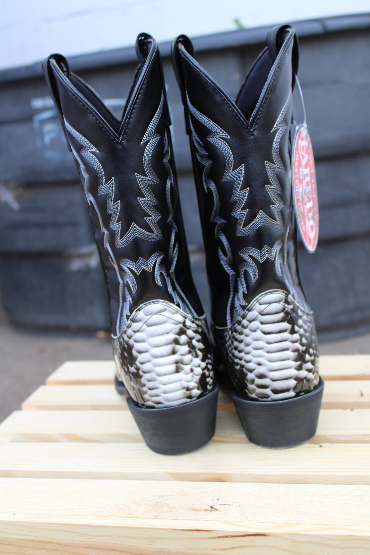 Laredo-Black & White Snake Print