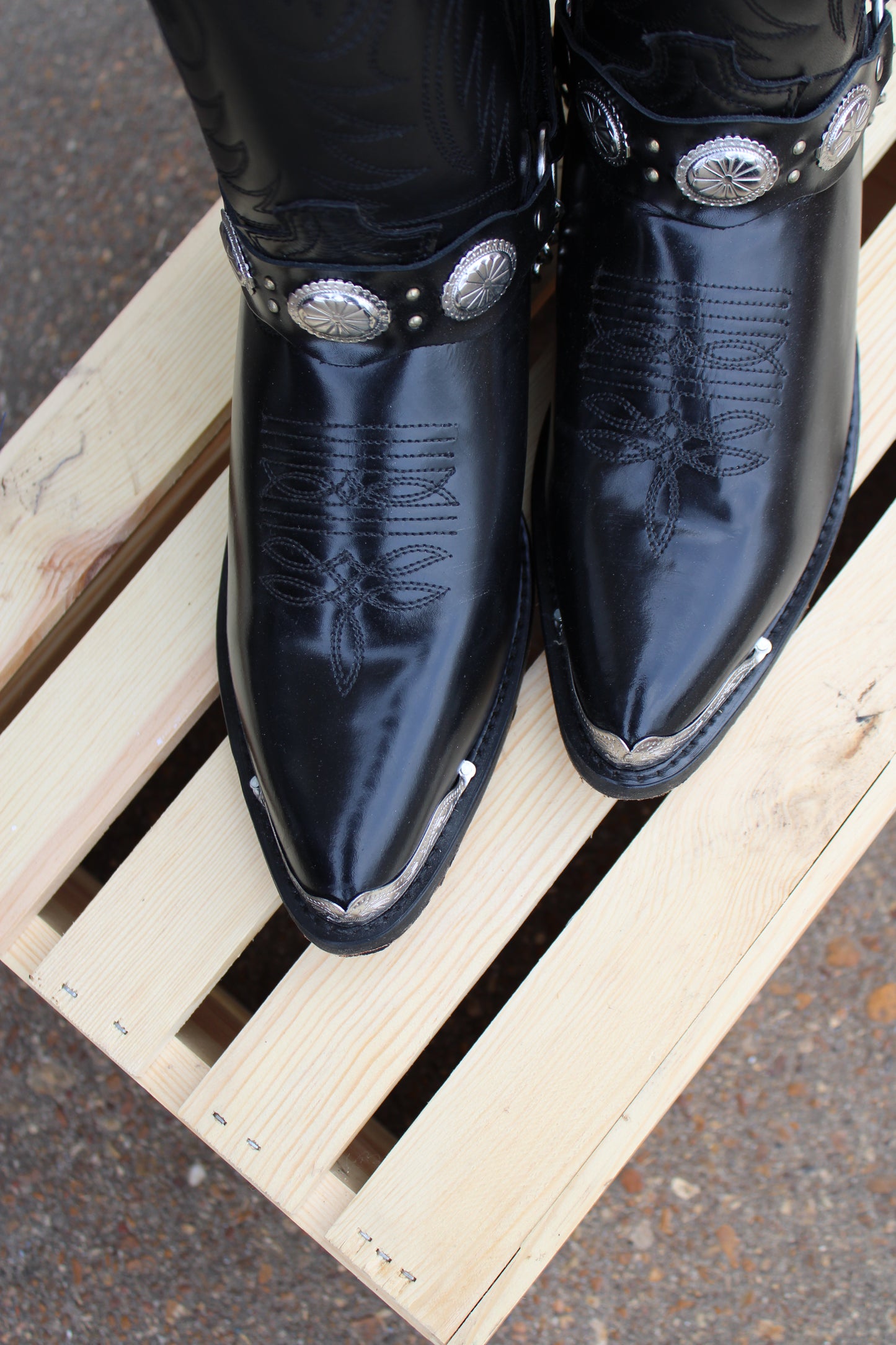 Laredo-Black Snip Toe with Toe Kick