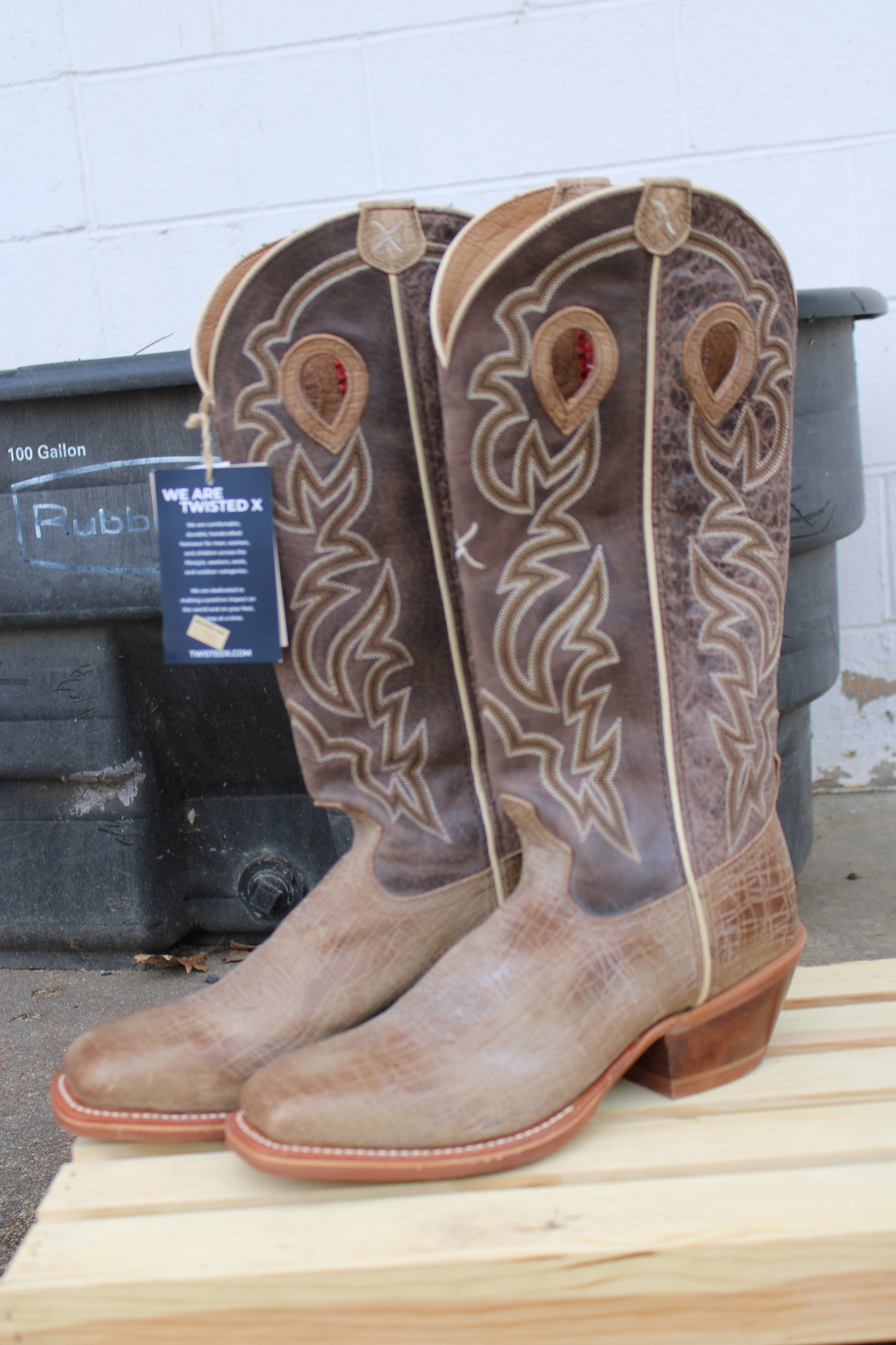 Twisted X-Crazy Horse 16" Buckaroo