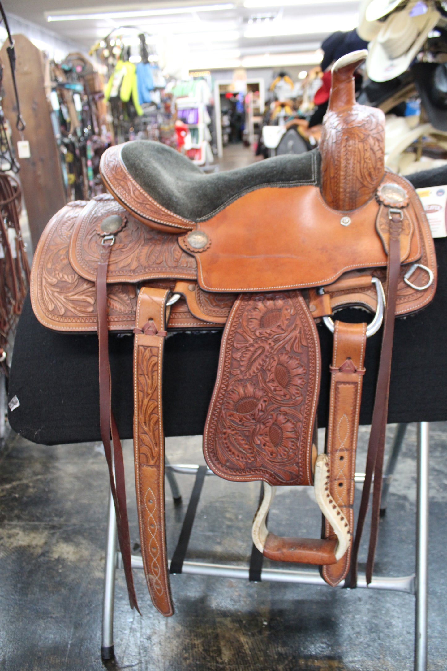 13” Royal King Tough 1 Youth Roper *Used*