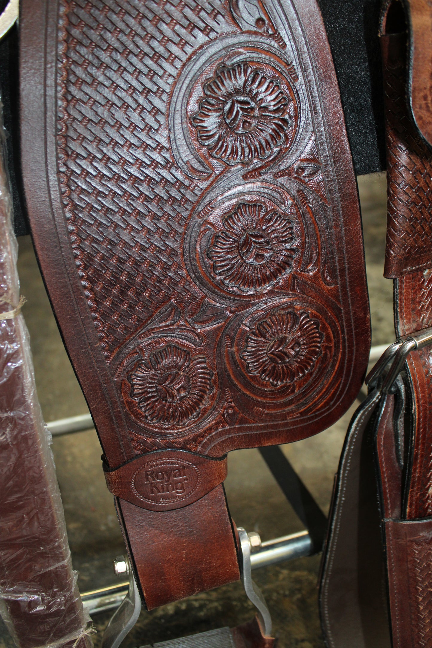 15" Royal King "Brewster" Barrel Saddle